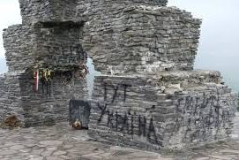 verecke_emlekmu_meggyalazva