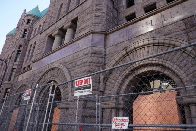 minneapolis_varoshaza_barikad