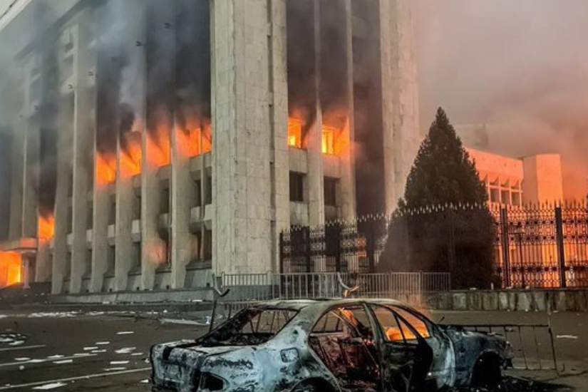 kazah_kormanyepulet_langokban