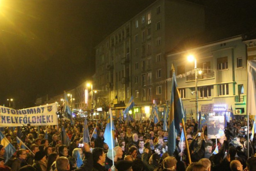 szekely_lennivagynemlenni_borito