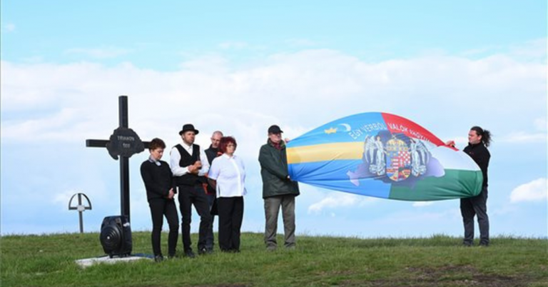 gytm_trianon_megemlekezes_borito