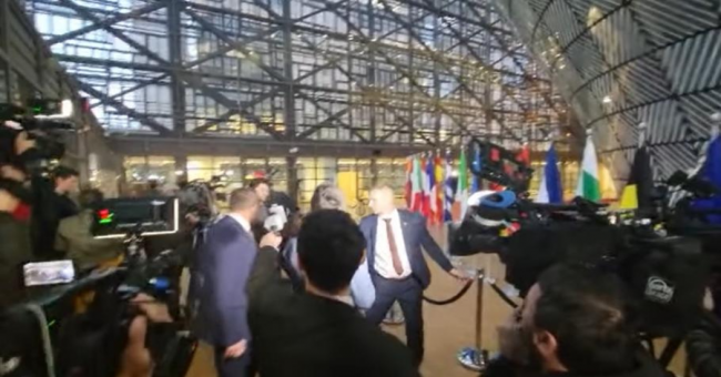 belugyer_soztrak_sajtoakadaly_ro