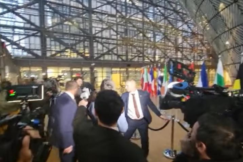 belugyer_soztrak_sajtoakadaly_ro