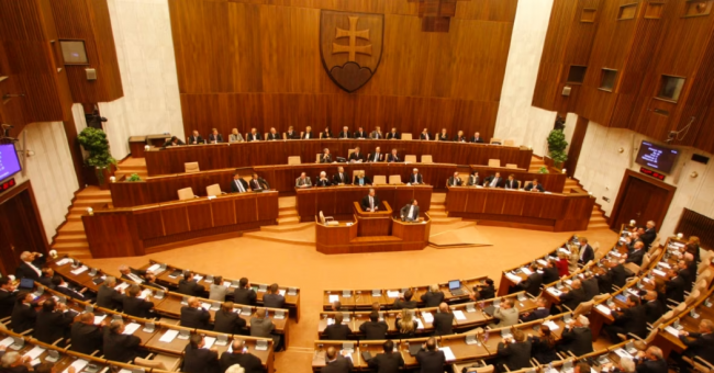 szlovak_parlament