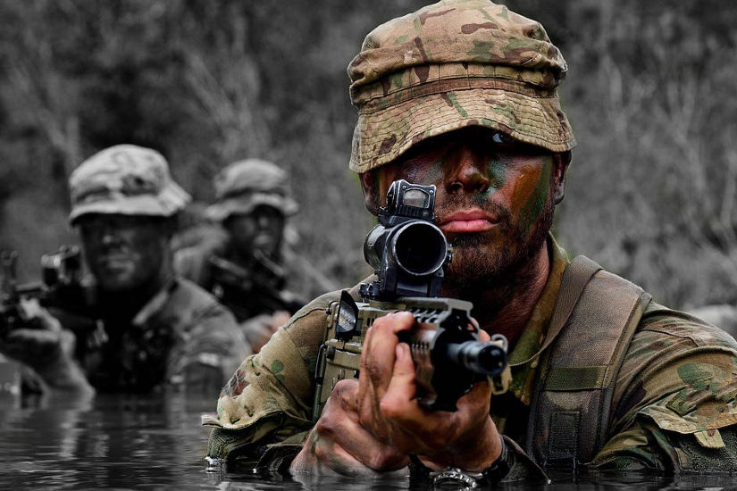 katona_atkeles_folyo