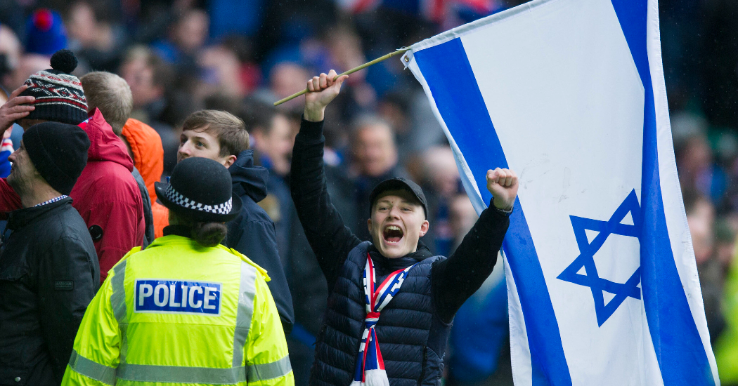 brit_szurkolo_izraeli_zaszlo